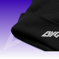 Bild in der Galerie öffnen, BYG Crew Ribbed Beanie Bio-Baumwolle Schwarz, Detail Stick