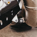 Bild in der Galerie öffnen, X-Grip — Auspuff Schwingelement — Beta, Husqvarna, KTM, Sherco 1990-2027 (23 Modelle)
